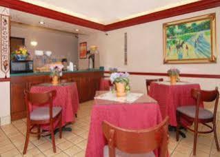 Howard Johnson Inn Nicholasville/Lexington Екстериор снимка